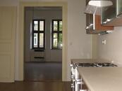 Nabízíme k pronájmu krásný velký byt 2+1 o velikosti 70 m2 v činžovním domě v centru města Plzně., cena 12000 CZK / objekt / měsíc, nabízí REALITY TOUŠOVÁ s.r.o.